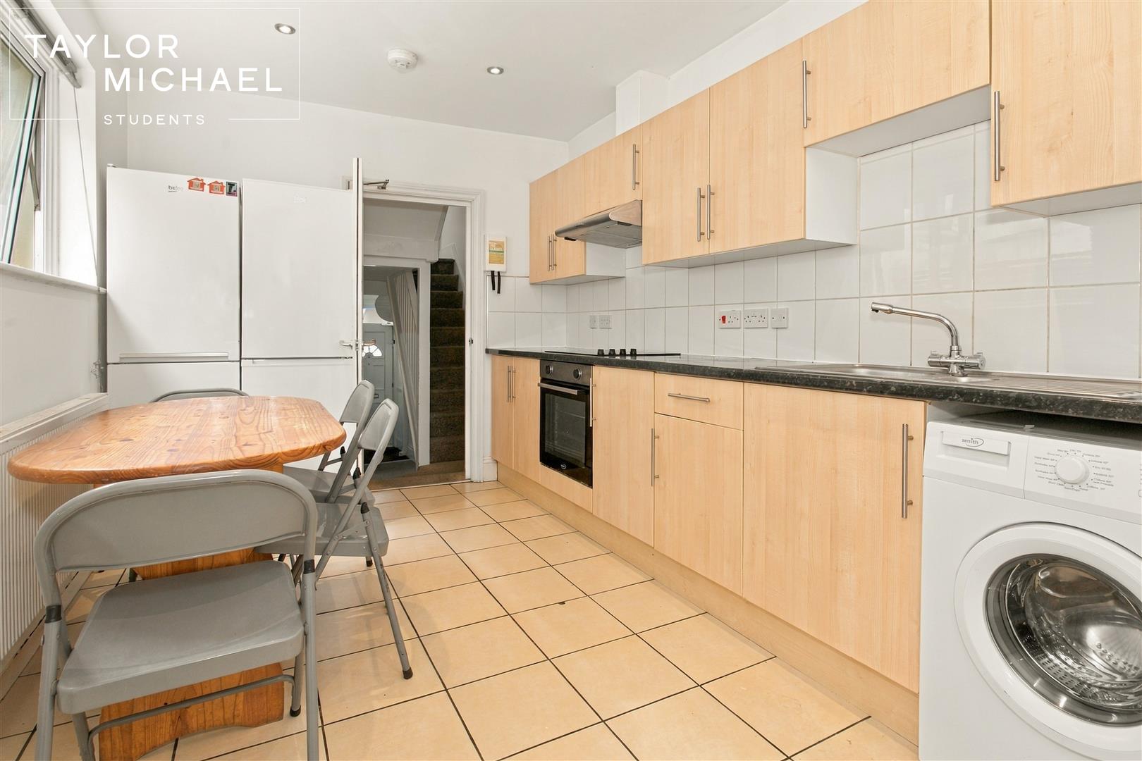 Kitchen/Dining Area